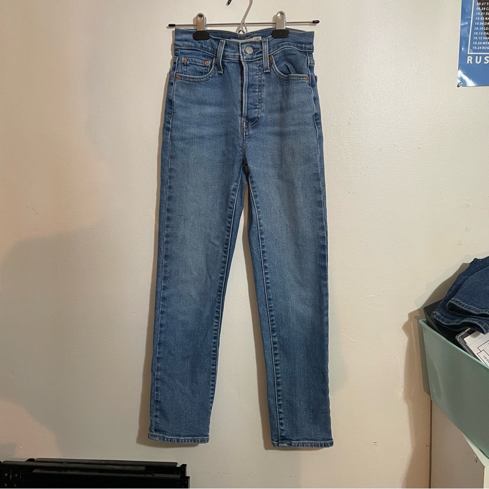 Levi’s Wedgie Straight Size 24
